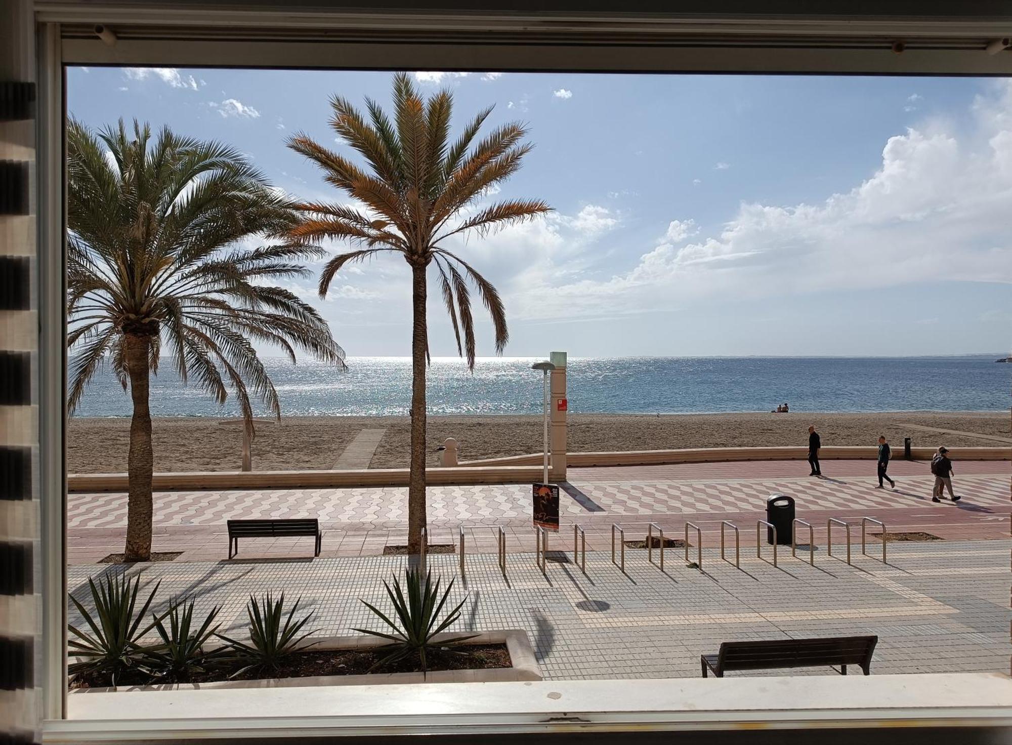 Piso Primera Linea Playa Almeria Exterior photo